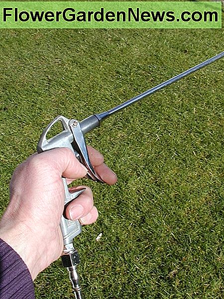 Pneumatinis pistoletas, kuris gali būti naudojamas pūtimui dulkinti, vandeniui, džiovinti ir kt Air blow gun which can be used for blowing away dust, water, drying etc