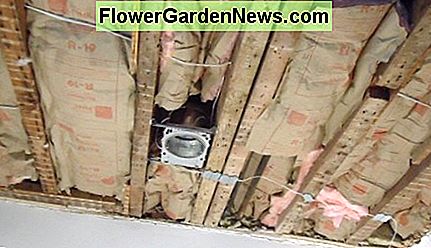 Anbring aldrig isolering mod ikke-godkendte indbyggede lys. Never place insulation against non-approved recessed lights.