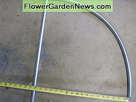 การวัดรัศมีการโค้งงอศูนย์กลาง ใกล้มากถึง 18 Measuring the radius of the concentric bend; it is very close to the 18