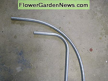 รัศมีรัศมียาววางถัดจากปกติ 90 A long radius bend laid next to a normal 90