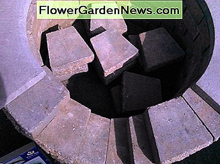 Zeroing ในเมื่อเพิ่มหลักสูตรของเรียวบล็อก Zeroing in on added courses of tapered blocks.