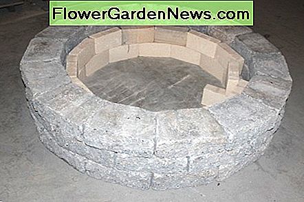 นี่คือขนาดใหญ่ล้อมรอบด้วยอิฐไฟภายใน (สำหรับรูปแบบการเผาไหม้ไม้) Here is an extra large surround with inside fire bricks (for wood burning models).