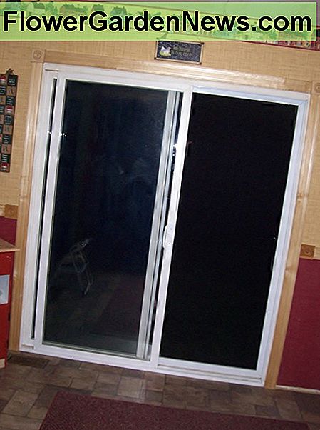 Eine Öffnung dieser Größe kann eine große Menge an Frischluft einbringen oder eine große Menge Wärme abführen, insbesondere wenn sich eine Öffnung gegenüber dem ersten Fenster befindet. An opening of this size can bring in a huge amount of fresh air or remove a large amount of heat, especially when an opening is located opposite the first window.