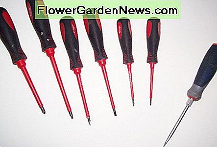 Phillips hoved og flathead skruetrækkere. Phillips head and flathead screwdrivers.