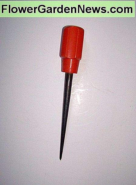Syl. En ridser kan være praktisk, afhængigt af hvordan du kører dine ledninger. Awl. A scratch awl can be handy, depending on how you run your wiring.