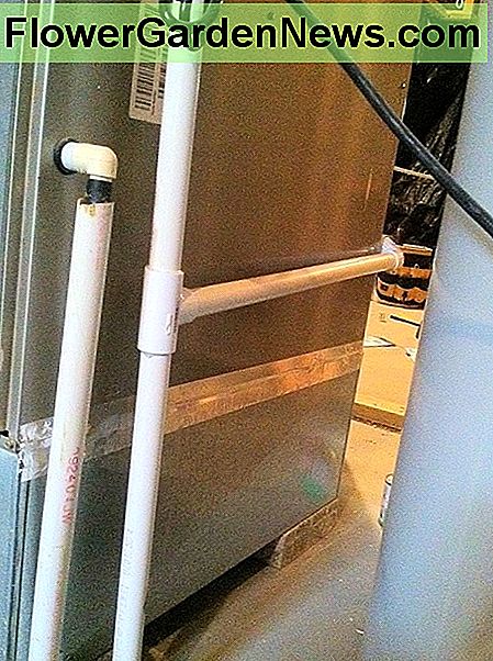 Tryk i afløbet ved at skære i en Tap into the drain by cutting in a