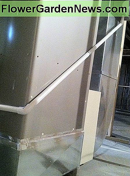 Installer PVC dræn mellem Install PVC drain between