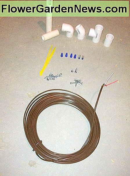 PVC rør og fittings, tråd møtrikker, spade terminaler, skruer, ledninger og termostat wire. PVC pipe and fittings, wire nuts, spade terminals, screws, wire ties, and thermostat wire.