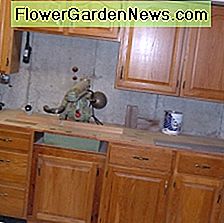 Perdirbimas virtuvės spintelių į garažo saugojimo vienetų Recycling Kitchen Cabinets Into Garage Storage Units