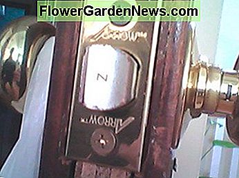 Arrow Latch Face su prekės ženklu Arrow Latch Face with Brand Name