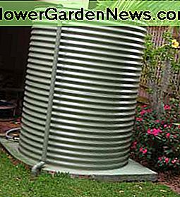 Un joli petit réservoir en acier ondulé adapté à l'environnement du jardin. A nice little corrugated steel tank fitted into the garden environment.