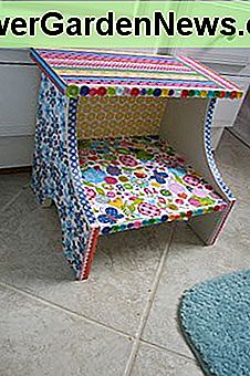 süß dekorierter Tritthocker cute decorated step stool