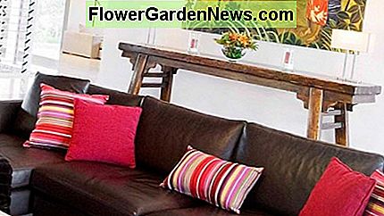 Wie man Kissen auf einem Sofa zerstreut How to scatter cushions on a sofa