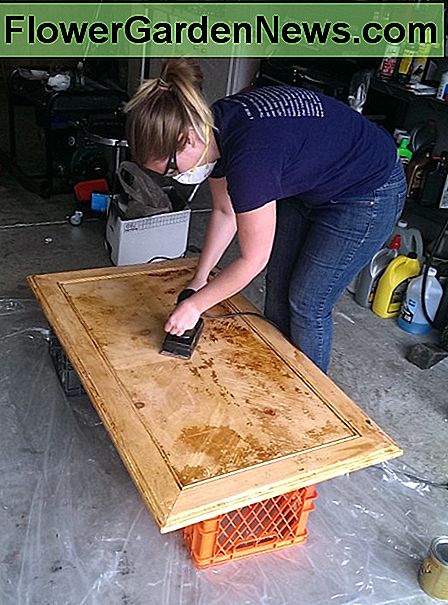 benutze den Power Sander, um einige dieser schlechten Flecken zu entfernen! using the power sander to get some of those bad splotches out!