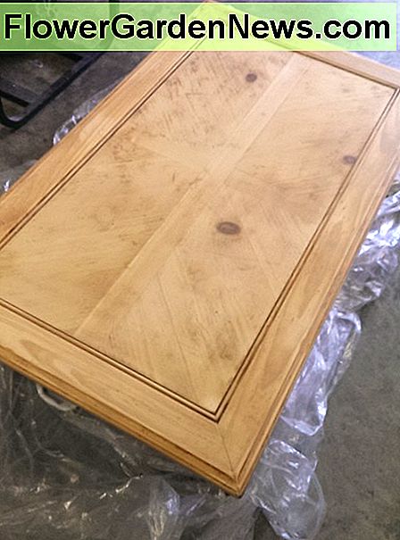 Siehst du, wie schön es aussieht, wenn alles abgeschliffen ist ?! see how nice it looks when it's all sanded down?!