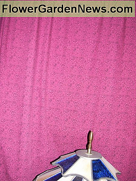 Vorhänge, die aus Blättern wiederverwendet werden Curtains repurposed from sheets