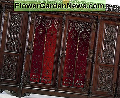 Gothic Revival Style Schrank von AWN Pugin für die Große Ausstellung Gothic Revival style armoire made by AWN Pugin for the Great Exhibition