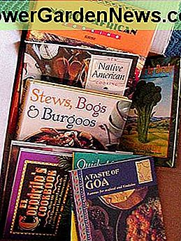 Diese Sammlung von Kochbüchern wird sicher einige hungrige Leser anziehen. This collection of cookbooks is sure to attract some hungry readers.