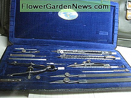 Vintage kompasas nustatytas. Vintage compass set.