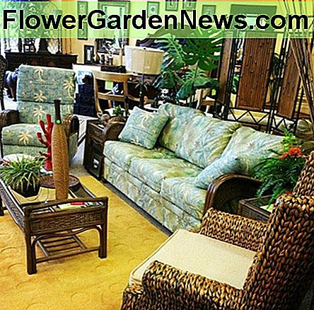 Haben Sie Spaß und mischen Sie Geflechtstücke, Metall und dunkle Holzoberflächen, um ein britisches Kolonialgefühl in Ihrem Haus zu schaffen. Have fun and mix wicker pieces, metal and dark wood finishes to create a British Colonial feel in your home.