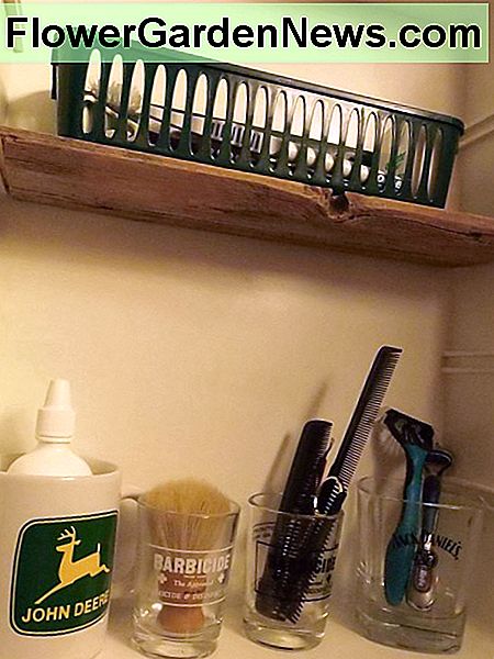 Spieglein Spieglein an der Wand. Wer hat das allererste Medizinkabinett von allen? Mirror, mirror on the wall. Who's got the manliest medicine cabinet of them all?