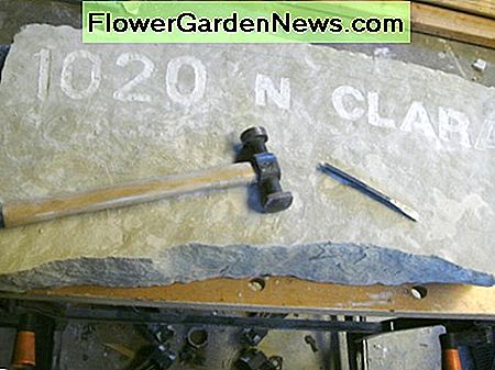 Der leichte Hammer und der kalte Meißel benutzt. The lightweight hammer and cold chisel used.
