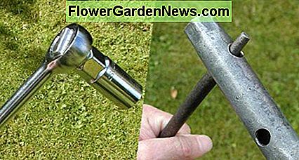 Twee soorten steekringsleutel: dopsleutel en steeksleutel / sleutel. Two styles of plug wrench: Socket wrench and box wrench/spanner.