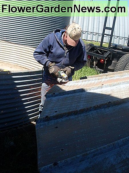 Einige Schrauben sind am besten abgeschliffen. Some bolts are best ground off.