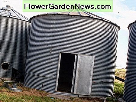 Die Tonne in diesem Artikel ist eine 5-Ring, 6000 Bushel Butler Marke aus den 1950er Jahren. The bin in this article is a 5-ring, 6, 000 bushel Butler brand from the 1950s.