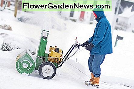 Sneeuwblazers gebruiken viertaktmotoren zoals grasmaaiers Snow blowers use 4 stroke engines just like lawn mowers
