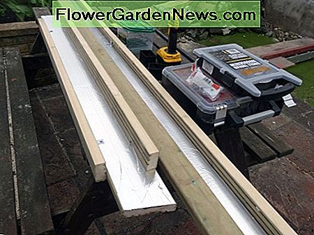 Dengiamuoju būdu sumontuokite LED diodų apšvietimo daviklius. Decking assemble to create the ducting for the LED lighting.