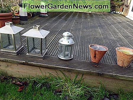 Stimmungseinstellende Kerzenlaternen im Freien und Töpfe für das Decking. Mood setting outdoor candle lanterns and pots for decking.