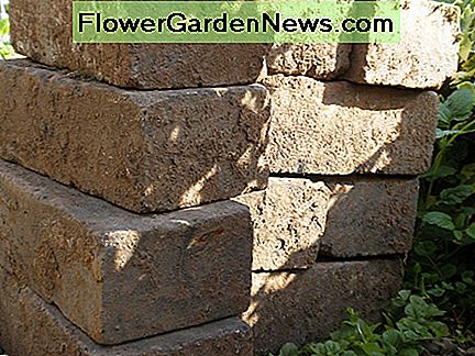 Gaukite plytų iš pastato griovimo aikštelės. Jie puikiai tinka kraštovaizdžiui ir grindims! Get bricks from a building demolition site. They're great for edging and paving!