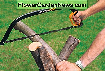 En bue så vil ikke syltetøy i vått tre. A bow saw won't jam in wet wood.