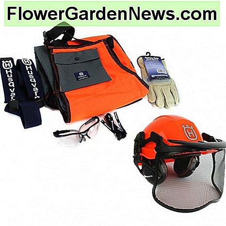 Hjelm, pakk chap med suspenders, beskyttelseshansker og briller. Helmet, wrap chap with suspenders, protective gloves and glasses.