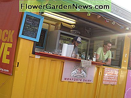 Een voedselcontainer voor transportcontainers A shipping container food stall