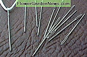 Odos adatos yra storesnės, stipresnės ir visada pagamintos iš kieto metalo. Prieš patekdami į dygsnio Nr. 2, Leather needles are thicher, stronger and always made of solid metal. Plastic will snap before you get to stitch #2. They have wider threading holes.