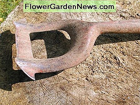 ...... ir jūs galite pjaustyti savo kėlimo. Tiesiog pjaustykite sau pusę ......and you can sharpen your hoe. Just sharpen the side facing you