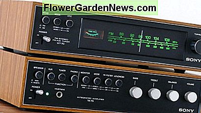 Laissez une radio jouer à faible volume quand vous êtes absent Leave a radio playing at low volume when away