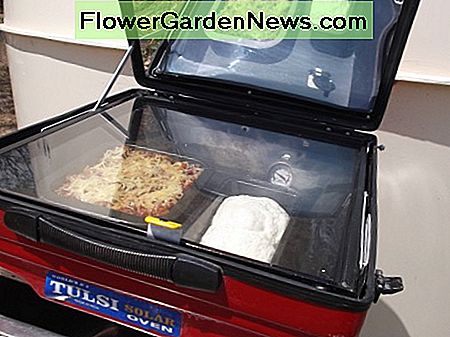 Naudokite saulės krosnį saulės energiją. Tai puikus būdas virti, jei jūs gyvenate iš tinklelio. Harness the power of the sun with a solar oven. It is a great way to cook if you live off the grid.