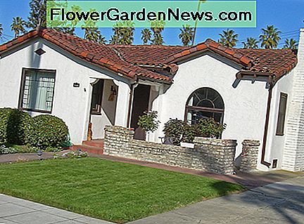 Typischer spanischer Kolonialbungalow in Kalifornien. Typical Spanish Colonial bungalow in California.