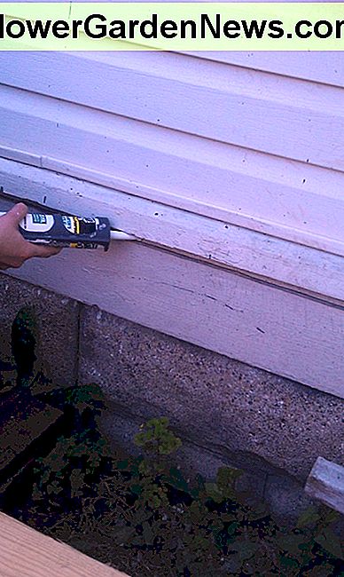 Wie man Caulk verwendet, um das Äußere Ihres Hauses zu versiegeln. How to use caulk to seal the exterior of your home.