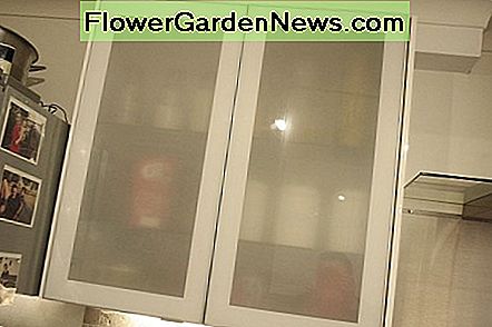 Große Schrankwand mit Glastüren Large wall unit with glass doors