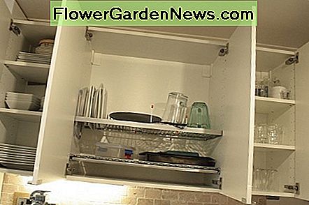Wandgerät zum Aufbewahren von Geschirr Wall unit storing crockery
