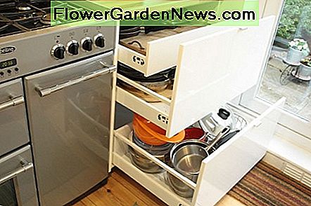 Bodeneinheit neben dem Herd Stauraum Floor unit next to the cooker storage space