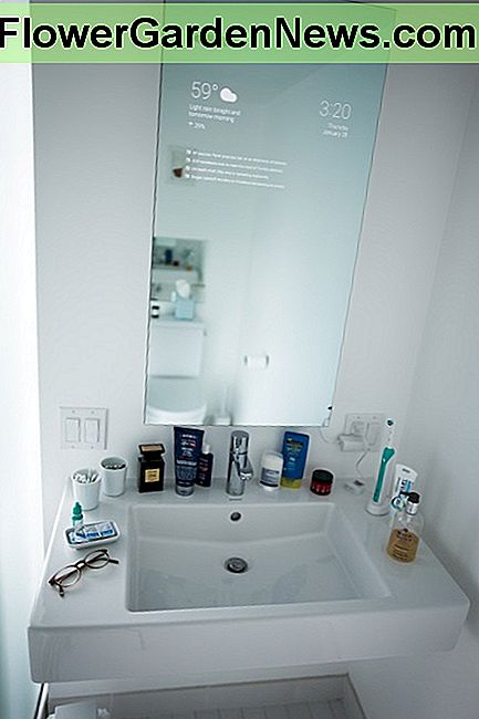 Magic Mirror: Mit moderner Technologie kann dieser Spiegel Ihnen viel mehr als nur Ihr Spiegelbild zeigen. Magic mirror: modern technology allows this mirror to show you much more than just your reflection.