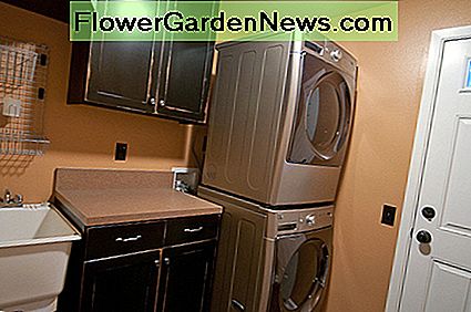 Een frisse nieuwe wasruimte maakt een gewone huishoudelijke klus veel draaglijker! A fresh new laundry room makes a common household chore much more bearable!