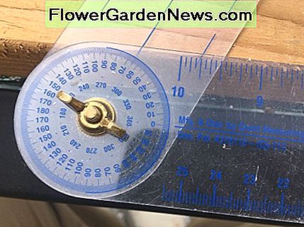 Eine Nahaufnahme des Winkelrads auf dem True Angle Tool. In diesem Beispiel stelle ich einen 25-Grad-Winkel ein, indem ich 25 Grad von 90 Grad subtrahiere, um 65 Grad zu erhalten. A close-up of the angle dial on the True Angle Tool. In this example, I set a 25 degree angle by subtracting 25 degrees from 90 degrees to get 65 degrees.