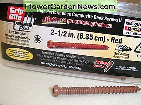 Terrassenschrauben kosten $ 8.68. Nach dem Bau der Treppe waren nur noch 10 Schrauben in der Box. Decking screws cost $8.68. There were only 10 screws left in the box after the steps were built.