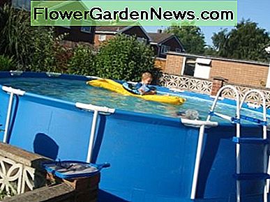 Mūsų virš žemės rėmo baseinas Our above ground frame pool